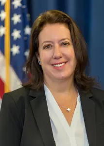Elizabeth Eurgubian, directora de Asuntos Externos y Comunicación y asesora de Políticas